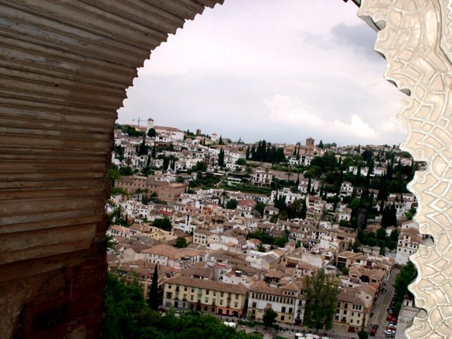 P5250074Uitzicht op mirador de san Nicolas vanuit deTorre de las damas  - partal - Alhambra - Granada